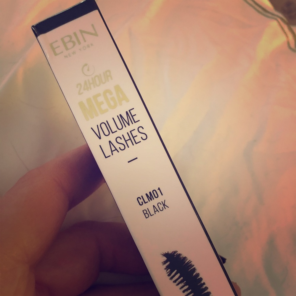 24 hour, Voluminous mascara with curling power!